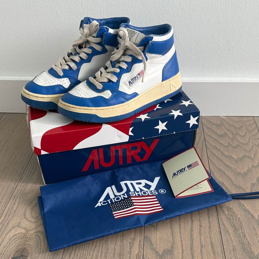 Autry Women's Blue and White Sneakers